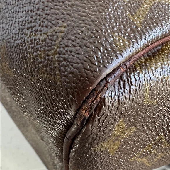 Louis Vuitton Monogram Sac Souple custom
No visible date code
14” x 10” x 7 - Picture 9 of 15